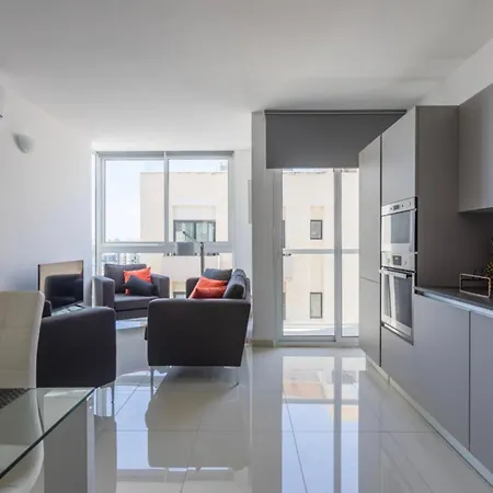 Bnbnova - Lovely Saint Julian 3br 2ba With Terrace