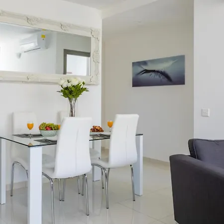 Апартаменты Bnbnova - Lovely Saint Julian 3br 2ba With Terrace *