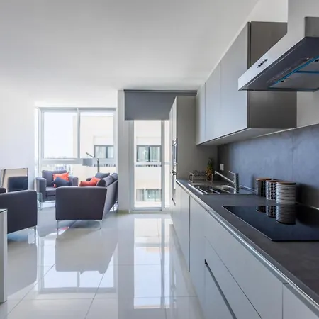 Апартаменты Bnbnova - Lovely Saint Julian 3br 2ba With Terrace Сент Джулианс