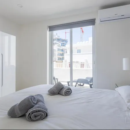 Bnbnova - Lovely Saint Julian 3br 2ba With Terrace Апартаменты Сент Джулианс