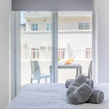 Апартаменты Bnbnova - Lovely Saint Julian 3br 2ba With Terrace Сент Джулианс