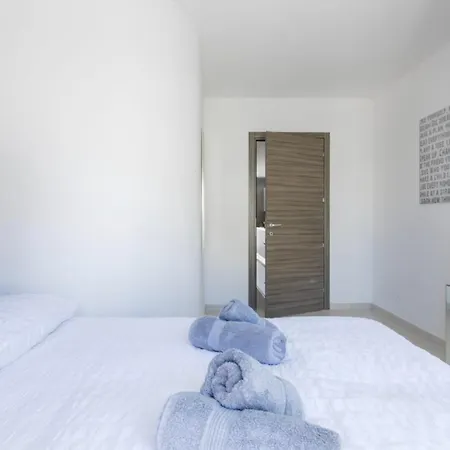 Bnbnova - Lovely Saint Julian 3br 2ba With Terrace Апартаменты